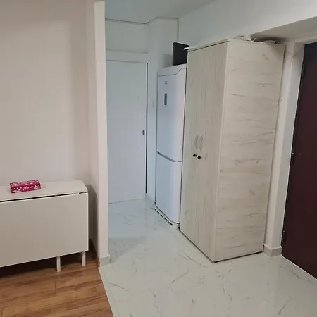 Piata Victoriei, 3 *