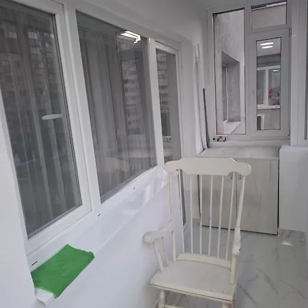 Piata Victoriei, 3 *