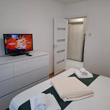 Piata Victoriei, 3 Apartment Bucharest