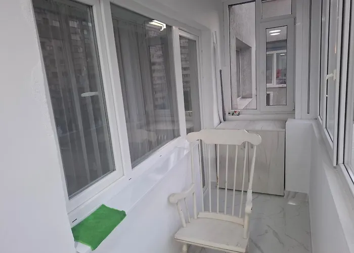 Piata Victoriei, 3 *