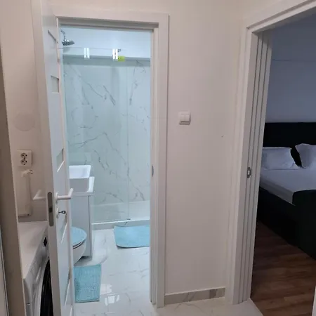 Piata Victoriei, 3 Apartment